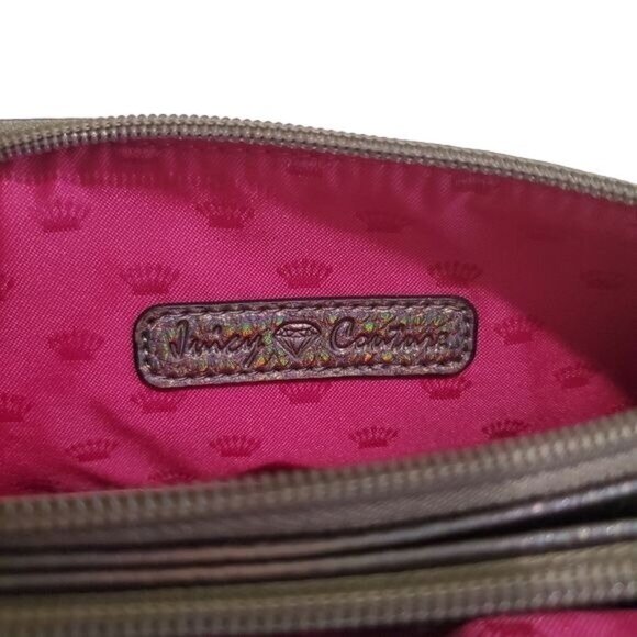Juicy Couture womens wristlet Iridescent Pewter Quilted Chain Accent Logo New - Picture 9 of 9